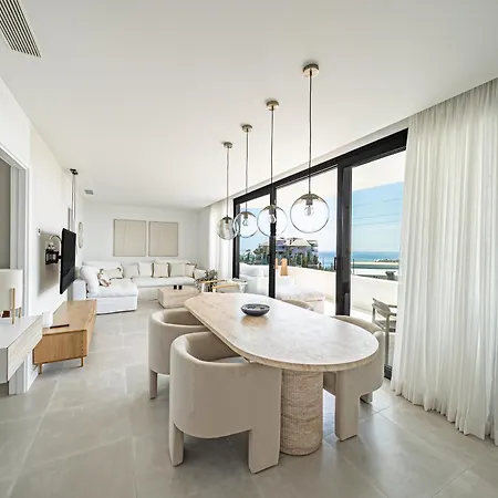 Elegant Sea-view In El Higueron *